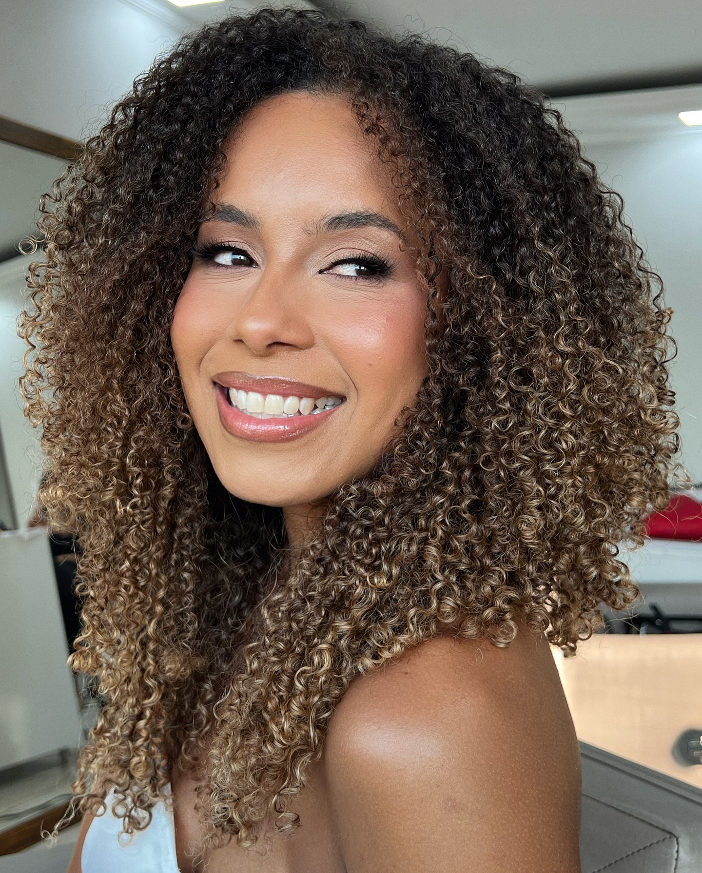 Maquiagem natural com blush rosado para ensaio pré-wedding